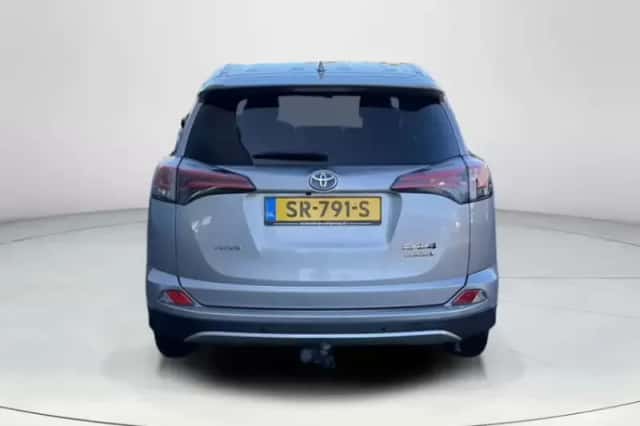 Toyota RAV4 (2018) thumbnail 4