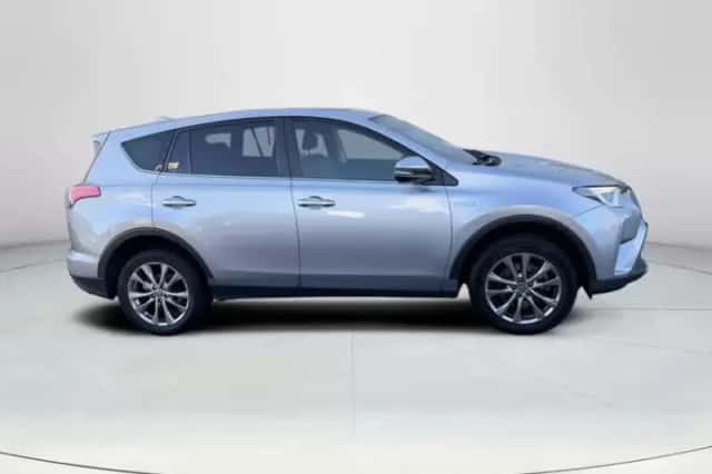 Toyota RAV4 (2018) thumbnail 6