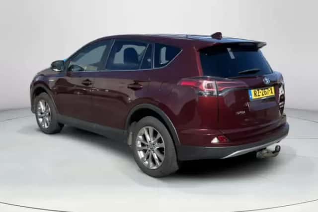 Toyota RAV4 (2017) thumbnail 3