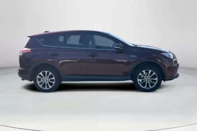 Toyota RAV4 (2017) thumbnail 6