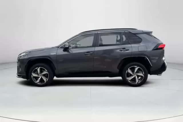 Toyota RAV4 (2022) thumbnail 2