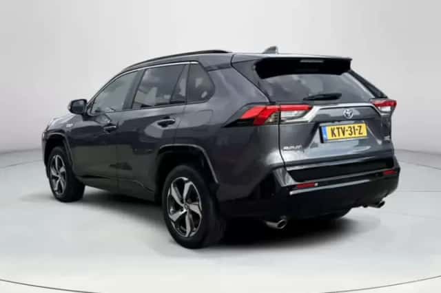 Toyota RAV4 (2022) thumbnail 3