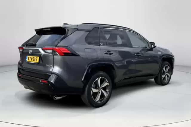 Toyota RAV4 (2022) thumbnail 5