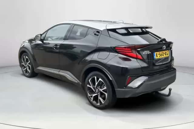 Toyota C-HR (2021) thumbnail 3