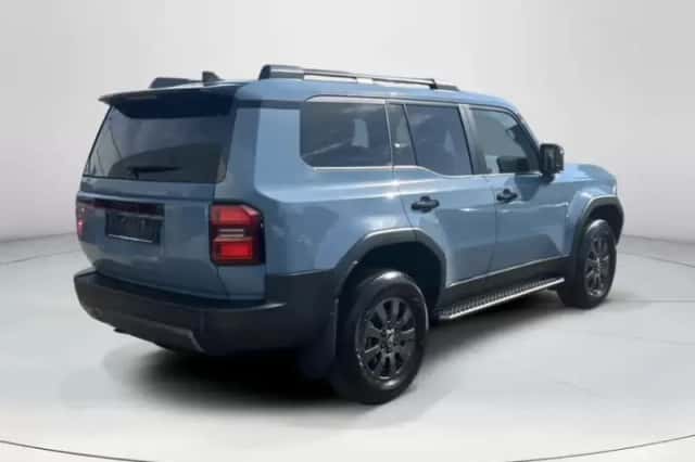 Toyota Land Cruiser (2026) thumbnail 6
