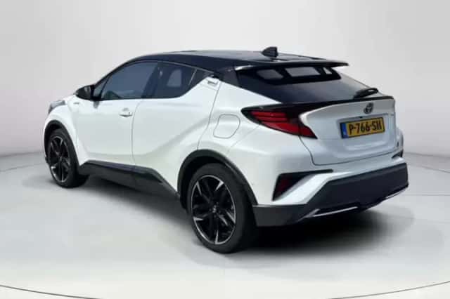 Toyota C-HR (2021) thumbnail 3