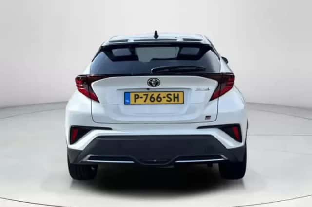 Toyota C-HR (2021) thumbnail 4