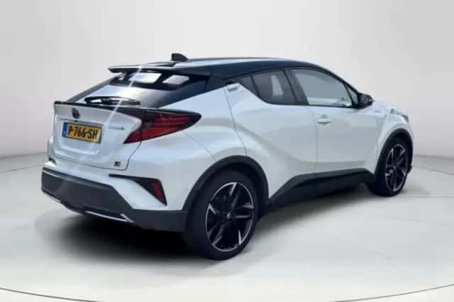 Toyota C-HR (2021) thumbnail 5