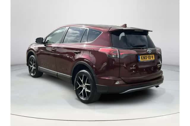 Toyota RAV4 (2016) thumbnail 3