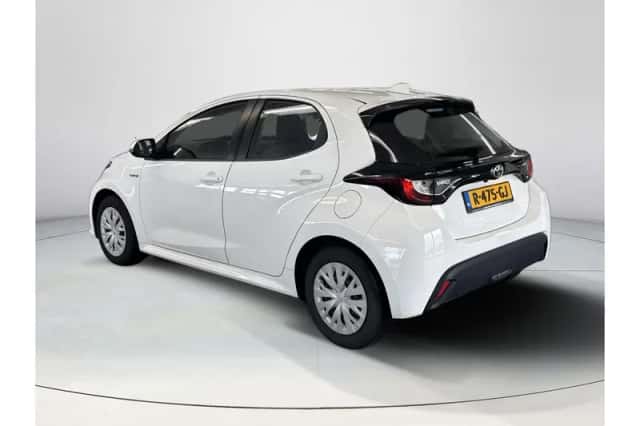 Toyota Yaris (2021) thumbnail 3
