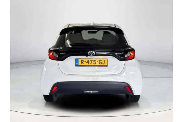 Toyota Yaris (2021) thumbnail 4