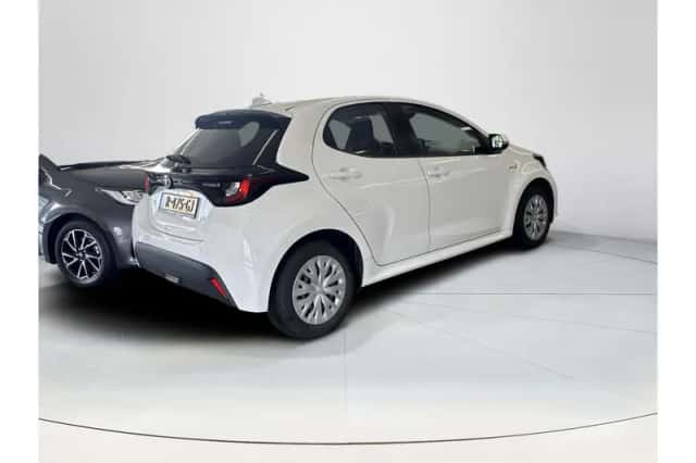 Toyota Yaris (2021) thumbnail 5