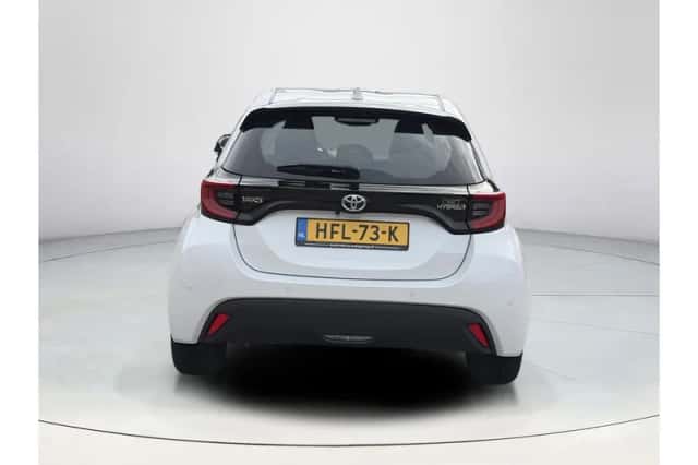 Toyota Yaris (2021) thumbnail 4
