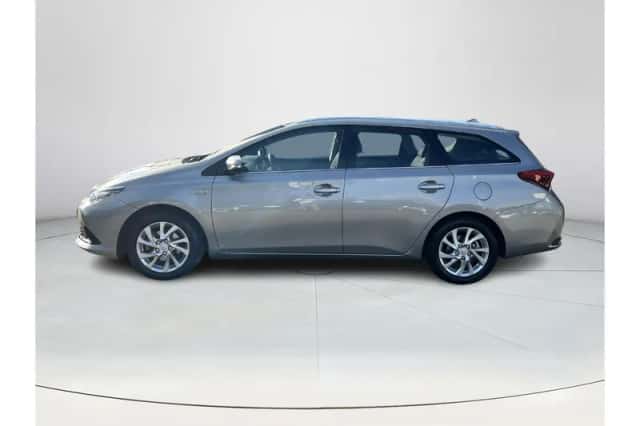 Toyota Auris (2015) thumbnail 2