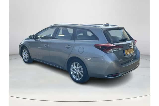 Toyota Auris (2015) thumbnail 3