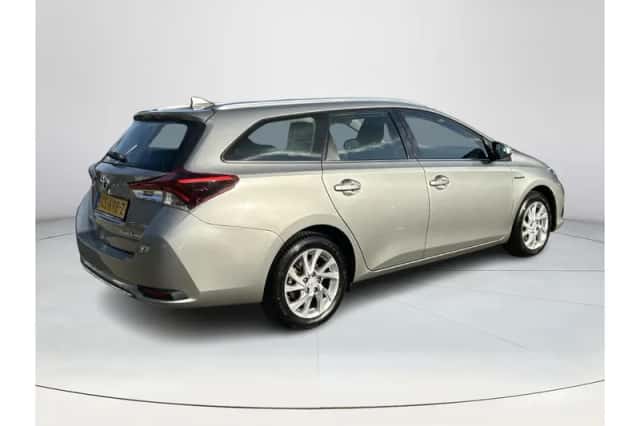 Toyota Auris (2015) thumbnail 5