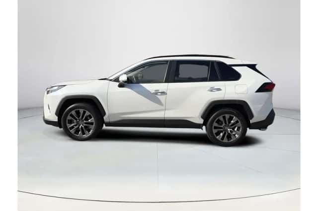 Toyota RAV4 (2022) thumbnail 2