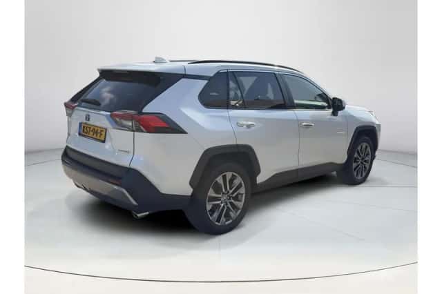 Toyota RAV4 (2022) thumbnail 5