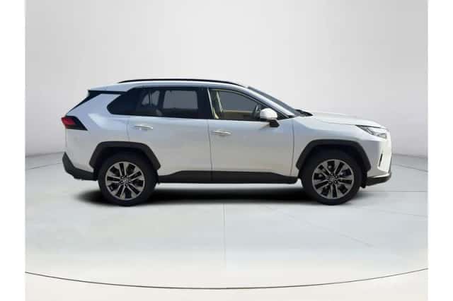 Toyota RAV4 (2022) thumbnail 6