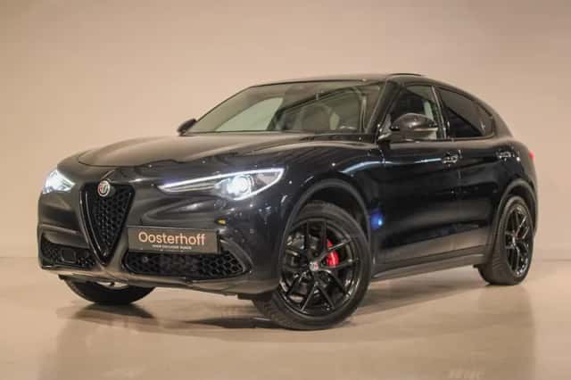 Alfa Romeo Stelvio (2017) thumbnail 1