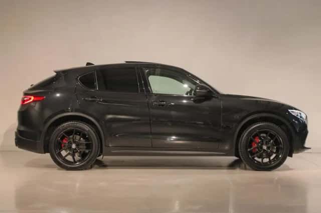 Alfa Romeo Stelvio (2017) thumbnail 6