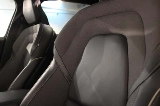 Volvo V60 (2019) thumbnail 3