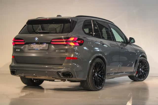 BMW X5 (2023) thumbnail 2