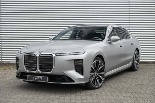 BMW i7 (2026) thumbnail 1
