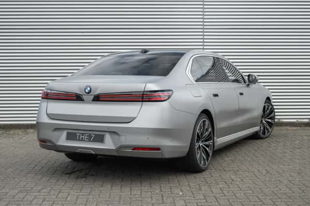 BMW i7 (2026) thumbnail 2