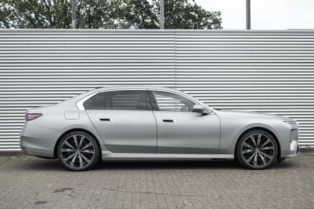 BMW i7 (2026) thumbnail 3