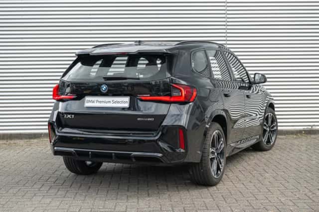 BMW iX1 (2025) thumbnail 2