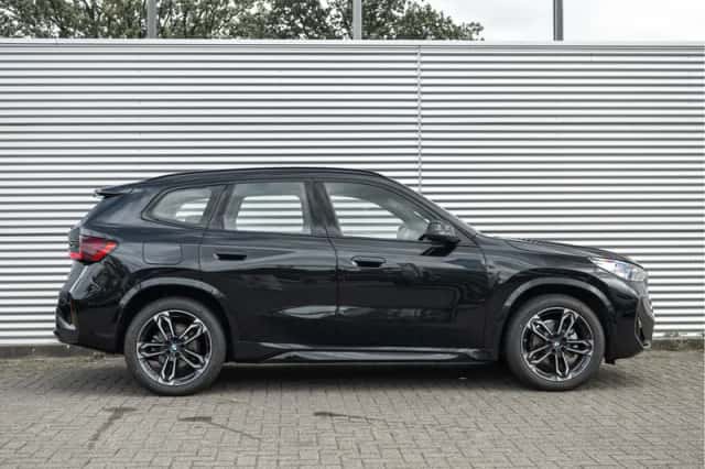 BMW iX1 (2025) thumbnail 3