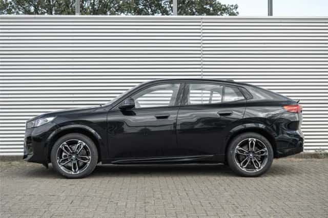 BMW iX2 (2025) thumbnail 2