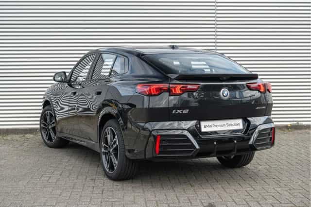 BMW iX2 (2025) thumbnail 3
