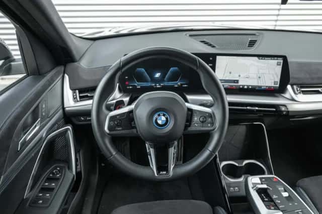 BMW iX2 (2025) thumbnail 6