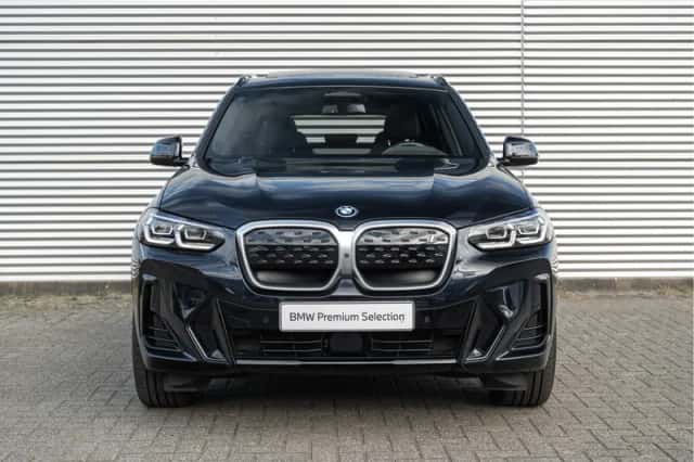 BMW iX3 (2022) thumbnail 2