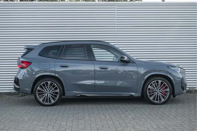 BMW X1 (2024) thumbnail 3