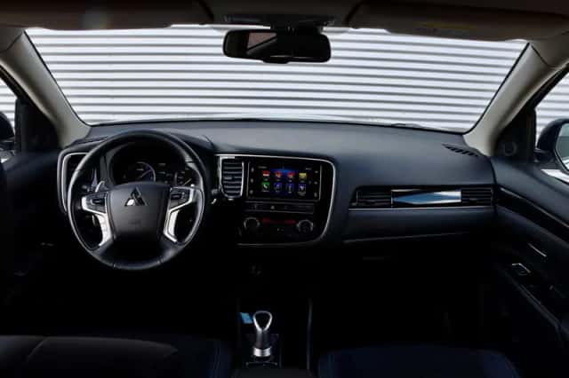 Mitsubishi Outlander (2019) thumbnail 6