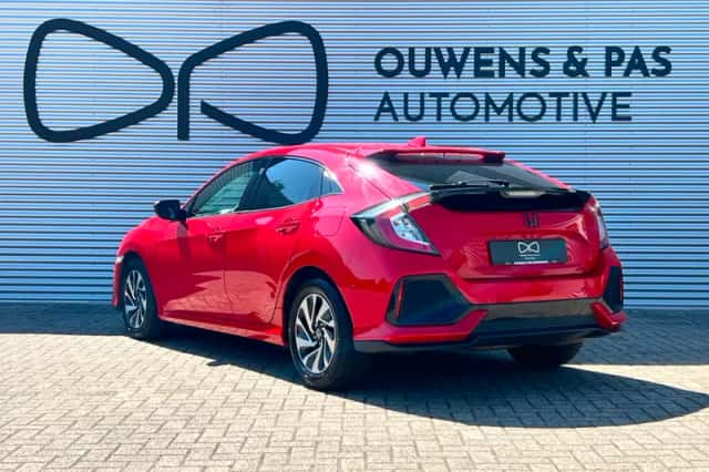 Honda Civic (2018) thumbnail 4