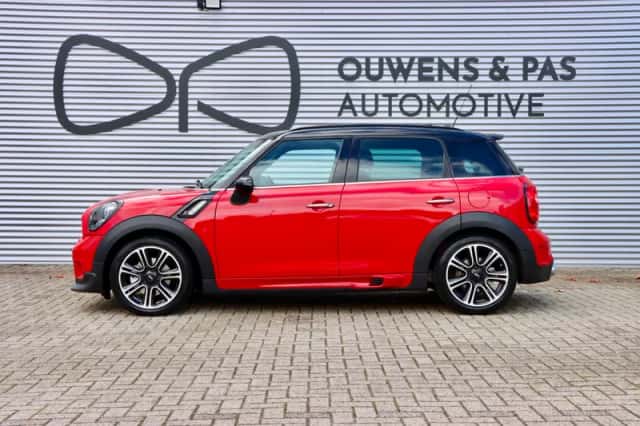 MINI Countryman (2016) thumbnail 2