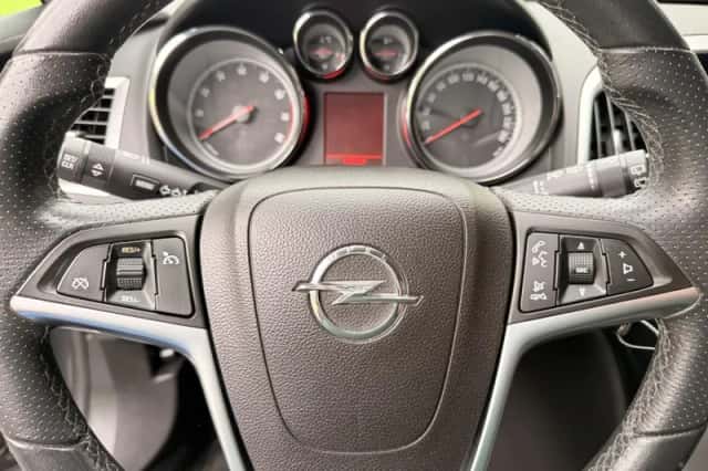 Opel Astra (2010) thumbnail 5