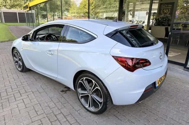 Opel Astra (2013) thumbnail 4