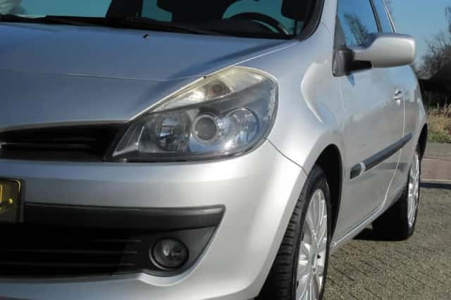 Renault Clio (2008) thumbnail 3
