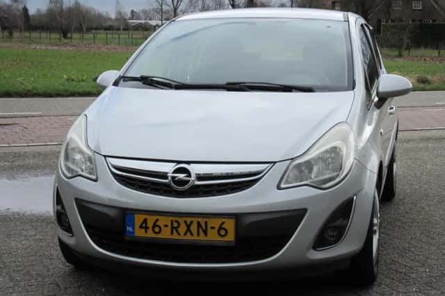 Opel Corsa (2011) thumbnail 2