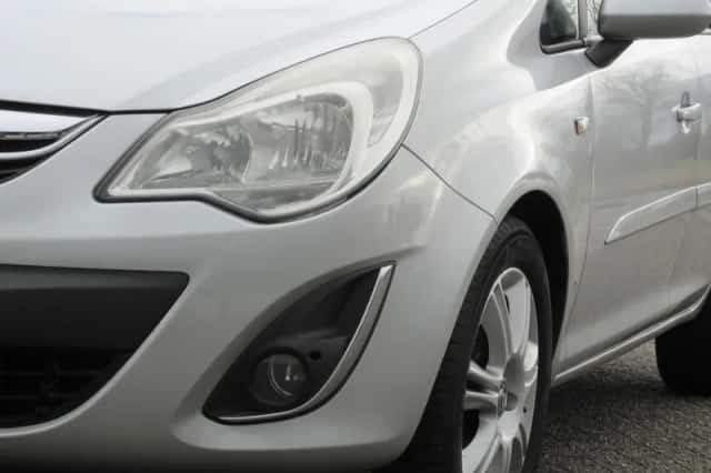 Opel Corsa (2011) thumbnail 3