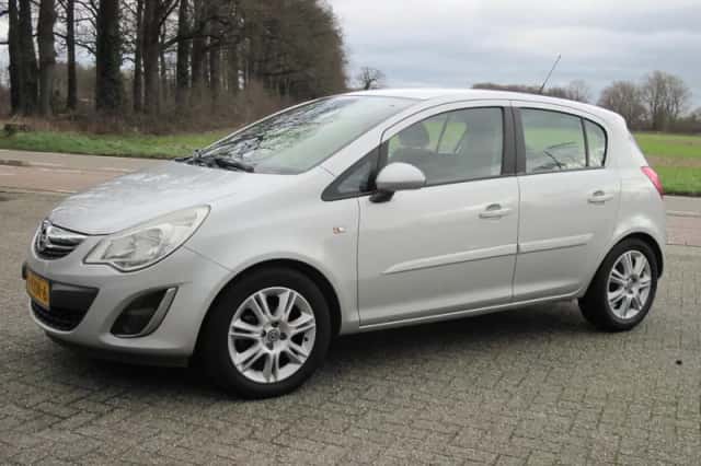 Opel Corsa (2011) thumbnail 4
