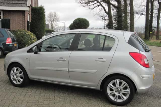 Opel Corsa (2011) thumbnail 6