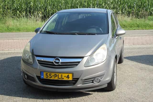 Opel Corsa (2011) thumbnail 2