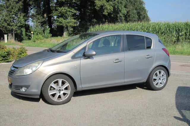 Opel Corsa (2011) thumbnail 4