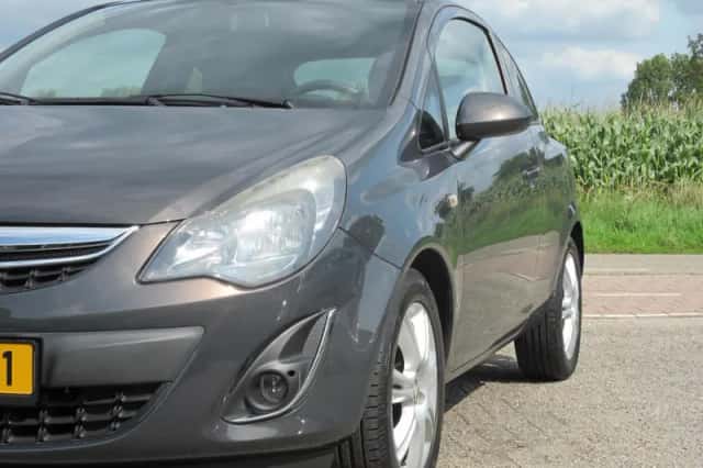 Opel Corsa (2014) thumbnail 2